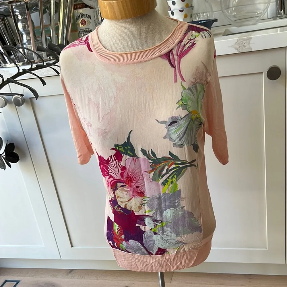 VGUC MaxMara weekend 100% silk short sleeve sweater with floral centre panel - Picture 1 of 8
